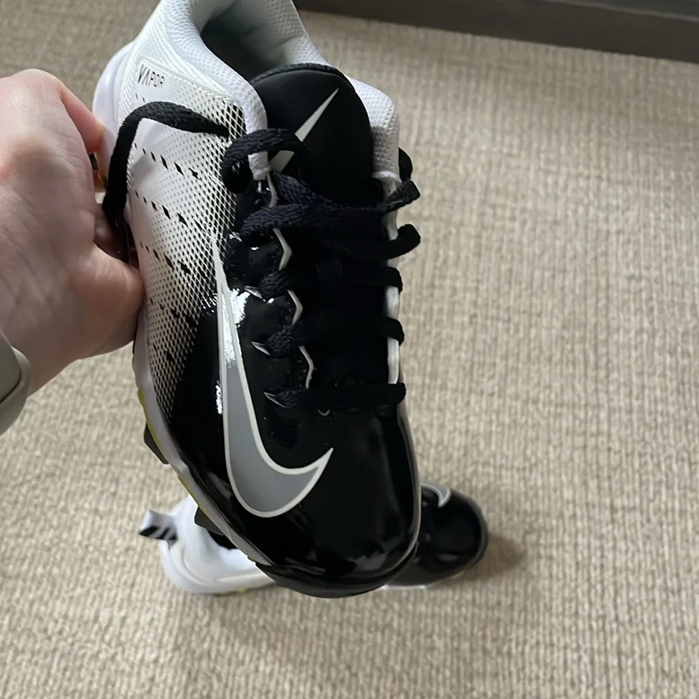 Cleats - Picture 7 of 7